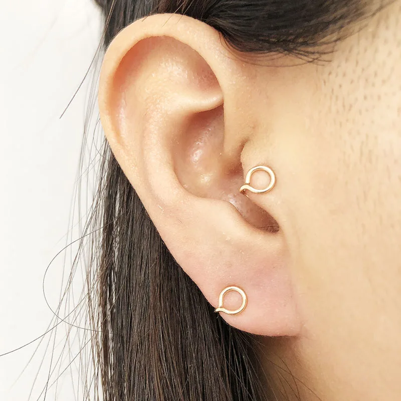 Domino Handmade Small circle Tragus Clip Earrings Fake Piercing Cartilage Ear cuff Simple round Elegant Fashion Jewelry
Domino Handmade Small circle Tragus Clip Earrings Fake Piercing Cartilage Ear cuff Simple round Elegant Fashion Jewelry