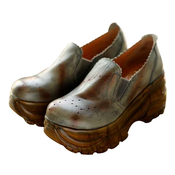 Early spring new fashion leather round head thick women's shoes wild comfortable wedge with single shoes.
Early spring new fashion leather round head thick women's shoes wild comfortable wedge with single shoes.