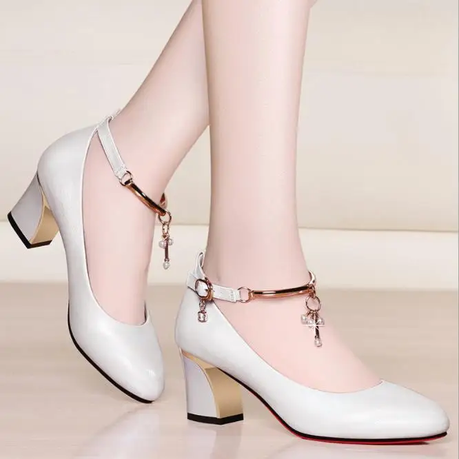 Round head high heels female 2019 spring new with small shoes fresh fashion girl thick with single shoes women shoes
Round head high heels female 2019 spring new with small shoes fresh fashion girl thick with single shoes women shoes