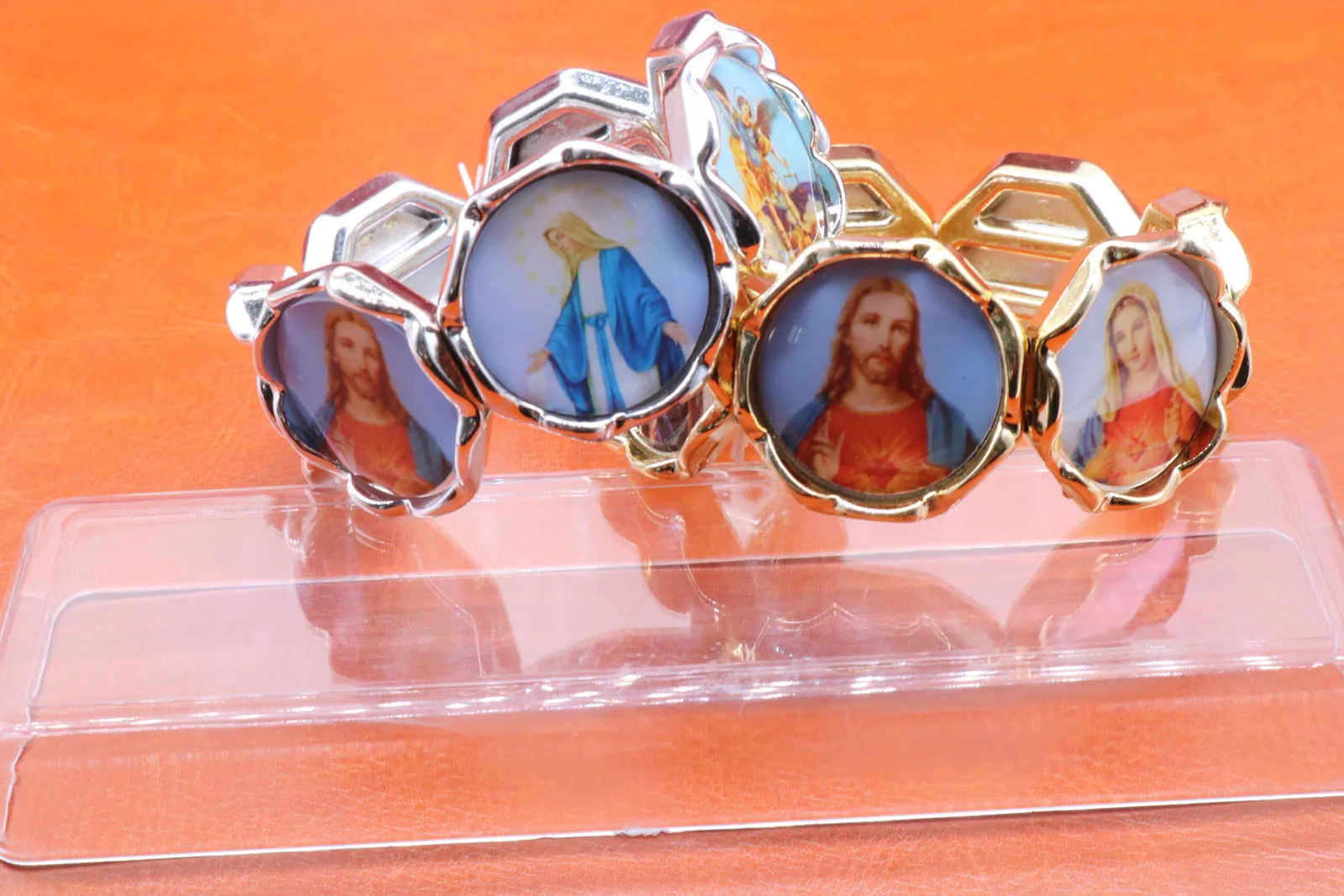 Picture Random. Plastic Jesus Christ Religious Bracelet. Gold Silver Color Bracelet. Rose Beaded Bracelet
Picture Random. Plastic Jesus Christ Religious Bracelet. Gold Silver Color Bracelet. Rose Beaded Bracelet