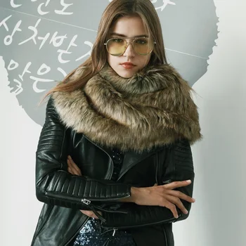 P0091 Europe and United States Women Faux Fur Collar Super Imitation Fox Raccoon Fur Scarf Plush Shawl
P0091 Europe and United States Women Faux Fur Collar Super Imitation Fox Raccoon Fur Scarf Plush Shawl