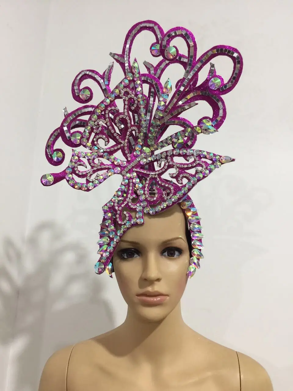 Latin dance Samba accessories Fashion exquisite headdress feathers Delicate dance shows accessories Samba clothing
Latin dance Samba accessories Fashion exquisite headdress feathers Delicate dance shows accessories Samba clothing