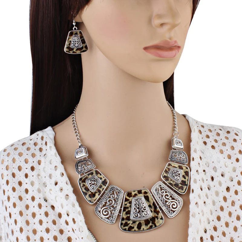 F&U New Fashion Bohemia Design Vintage Metal Rhinestone Deco. Braided Link Chain Necklace Beautifuf For Women
F&U New Fashion Bohemia Design Vintage Metal Rhinestone Deco. Braided Link Chain Necklace Beautifuf For Women