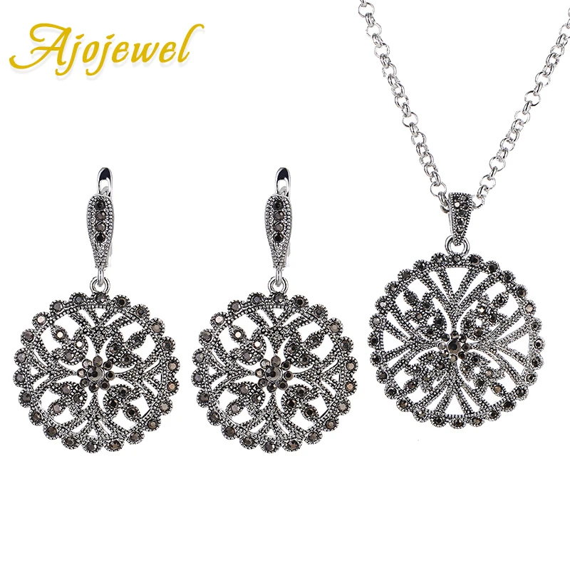 Ajojewel Brand Designer Big Round Hollow Flower Earrings Necklace Set Black Rhinestones Vintage Jewelry Sets For Women Bijoux
Ajojewel Brand Designer Big Round Hollow Flower Earrings Necklace Set Black Rhinestones Vintage Jewelry Sets For Women Bijoux