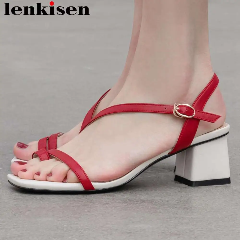 Lenkisen full grain leather chunky med heels flip-flop women sandals buckle strap big size high fashion modern girl shoes L37
Lenkisen full grain leather chunky med heels flip-flop women sandals buckle strap big size high fashion modern girl shoes L37