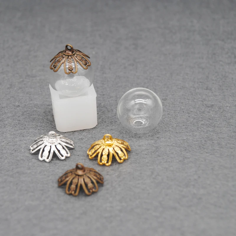 16mm glass globe glass bubble vial with flower beads cap set DIY Glass vial pendant glass wish bottle bubble jewelry pendant
16mm glass globe glass bubble vial with flower beads cap set DIY Glass vial pendant glass wish bottle bubble jewelry pendant