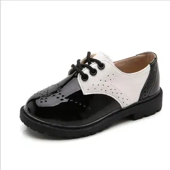 Fashionable English boys black leather shoes children's dress single shoes school performance shoes uniform shoes.
Fashionable English boys black leather shoes children's dress single shoes school performance shoes uniform shoes.