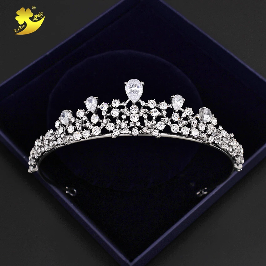 Xinyun Bridal Tiaras Sparking Rhinestones Comunion Decoracion Shining Zircon Evangelion Beautiful Sieraden Elegant Fshion Crown
Xinyun Bridal Tiaras Sparking Rhinestones Comunion Decoracion Shining Zircon Evangelion Beautiful Sieraden Elegant Fshion Crown