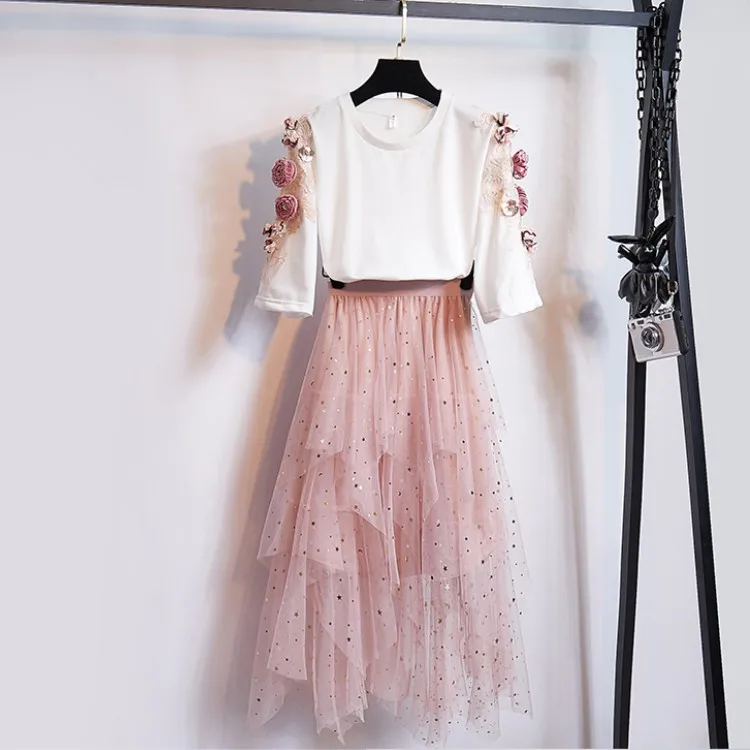 New 2019 Summer Sweet Floral-embellished Embroidery Pullover Crop Top + Sequined Layer Tulle Mesh Skirt Set Women 2 Piece Set
New 2019 Summer Sweet Floral-embellished Embroidery Pullover Crop Top + Sequined Layer Tulle Mesh Skirt Set Women 2 Piece Set