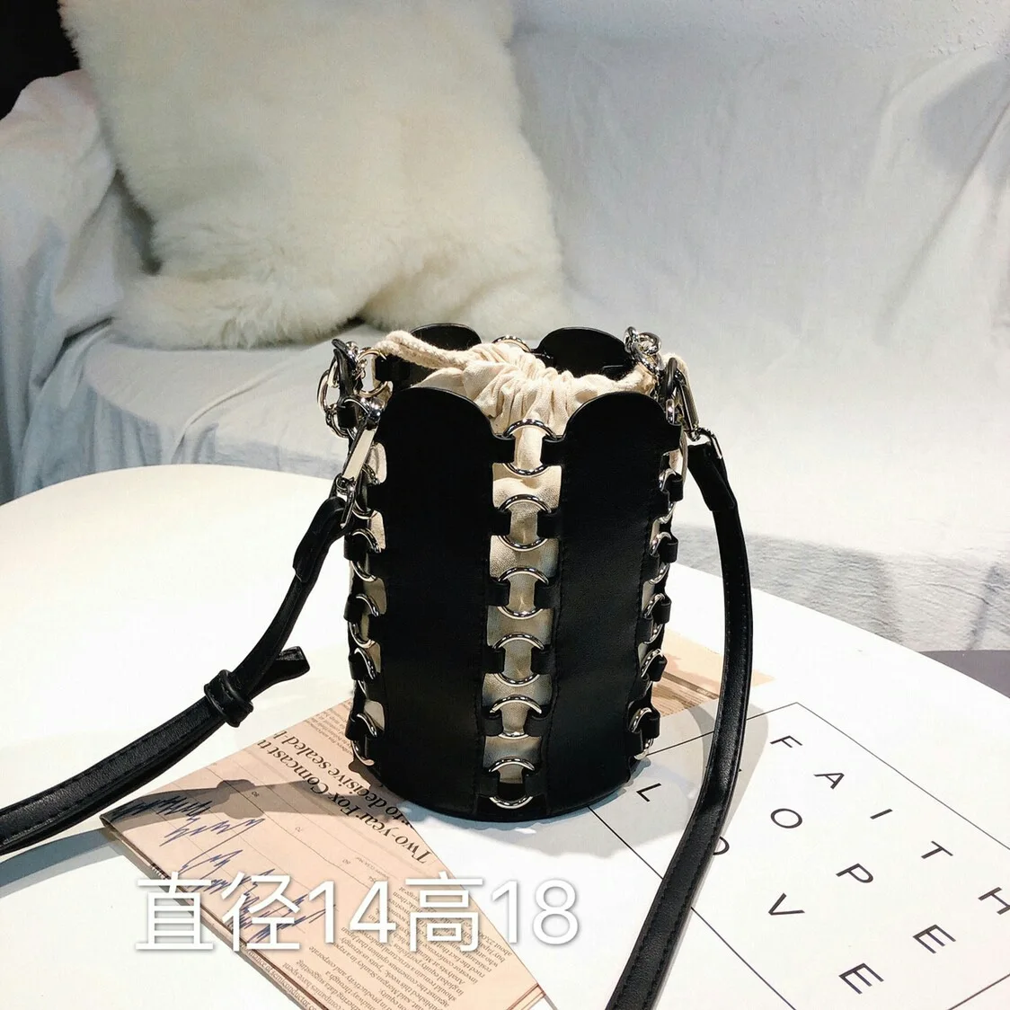 BILLETERA New Women Shining Bags Lady Shoulder Messenger Diamonds Famous Brand Luxury Designer Bags For Women 2019
BILLETERA New Women Shining Bags Lady Shoulder Messenger Diamonds Famous Brand Luxury Designer Bags For Women 2019
