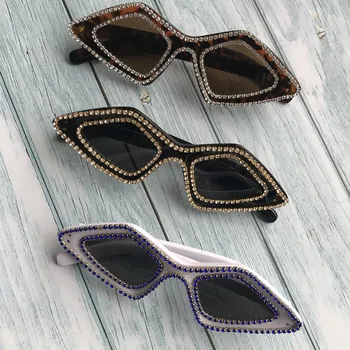 2019 New Designer Cat Eye Women Sunglasses Quality Diamond Female Sun Glasses Oversized Lens UV400 Mens Oculos de sol
2019 New Designer Cat Eye Women Sunglasses Quality Diamond Female Sun Glasses Oversized Lens UV400 Mens Oculos de sol