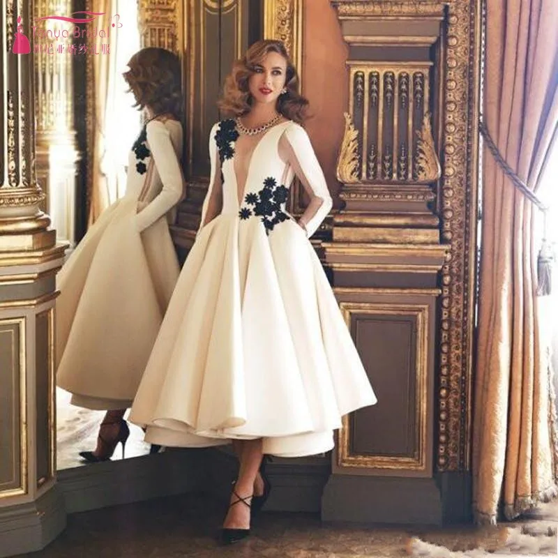 2019 White With Black Lace Appliques Women's Evening Dresses Deep V Neck Formal Prom Dresses Elegant Party Dresses SS176
2019 White With Black Lace Appliques Women's Evening Dresses Deep V Neck Formal Prom Dresses Elegant Party Dresses SS176
