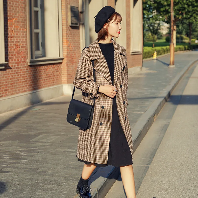 Ladies fashion elegant loose large size plaid woolen coat suit collar double-breasted woolen coat autumn and winter new style
Ladies fashion elegant loose large size plaid woolen coat suit collar double-breasted woolen coat autumn and winter new style