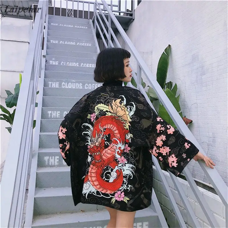 Japanese Style Loose Short Sleeves Red Dragon Printing Blouse Female New Summer Bathrobe Kimono Sun Protection Clothing Laipelar
Japanese Style Loose Short Sleeves Red Dragon Printing Blouse Female New Summer Bathrobe Kimono Sun Protection Clothing Laipelar