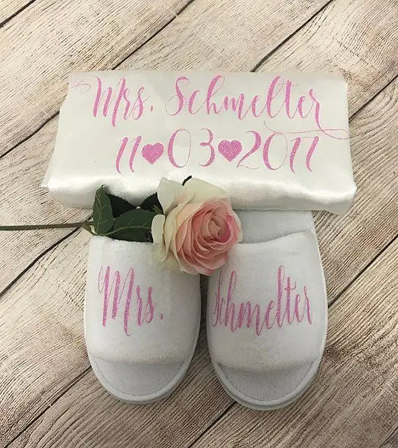customize name glitter wedding Bride Bridesmaid satin pajamas robes with slippers bridal shower kiminos party favors gifts
customize name glitter wedding Bride Bridesmaid satin pajamas robes with slippers bridal shower kiminos party favors gifts