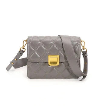 European and American diamond case small square bag small luxury female bag with one-shoulder crossbody bag qq196
European and American diamond case small square bag small luxury female bag with one-shoulder crossbody bag qq196