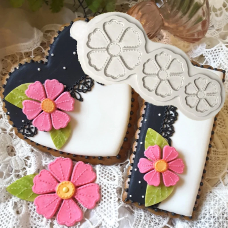 Stitched Flowers Mould Fondant Cake Decorating Tool Silicone Molds for Sugarcafts Chocolate Baking Tools for Cakes Gumpaste Fimo
Stitched Flowers Mould Fondant Cake Decorating Tool Silicone Molds for Sugarcafts Chocolate Baking Tools for Cakes Gumpaste Fimo