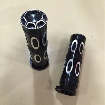 Black CNC Edge Cut Motorcycle Handlebar Hand Grips For Harley Sportster XL 883 1200 Softail Dyna Fatboy Touring FLHT V-Rod VRSCD
Black CNC Edge Cut Motorcycle Handlebar Hand Grips For Harley Sportster XL 883 1200 Softail Dyna Fatboy Touring FLHT V-Rod VRSCD