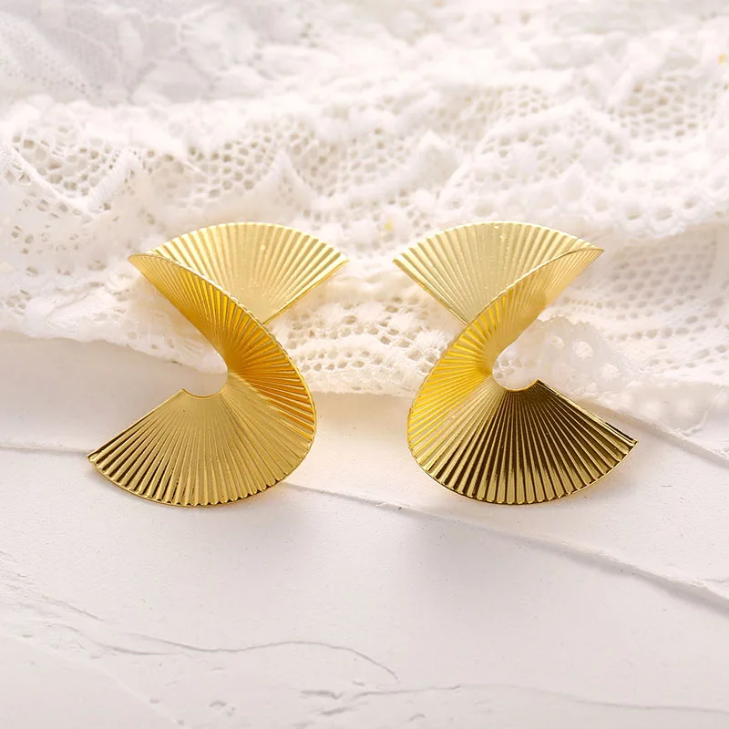 Women Vintage Geometric S-type Earrings Fashion Personality Irregular Fan-shaped Alloy Earrings For Women Jewelry
Women Vintage Geometric S-type Earrings Fashion Personality Irregular Fan-shaped Alloy Earrings For Women Jewelry