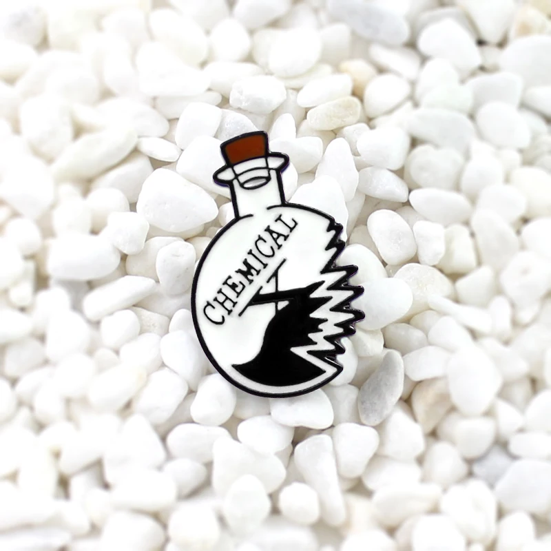 Fun broken hard toxic chemical bottle hard enamel pin Breaking Chemical bottle brooch Backpack bag hat accessories badge
Fun broken hard toxic chemical bottle hard enamel pin Breaking Chemical bottle brooch Backpack bag hat accessories badge