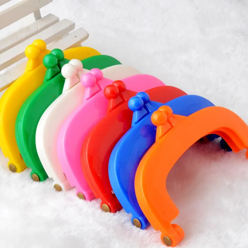 Free Shipping-8PCs Mixed Colour Purse Bag Plastic Frame Kiss Clasp Lock Hasps Handle 10cm DIY Handmade D3139
Free Shipping-8PCs Mixed Colour Purse Bag Plastic Frame Kiss Clasp Lock Hasps Handle 10cm DIY Handmade D3139
