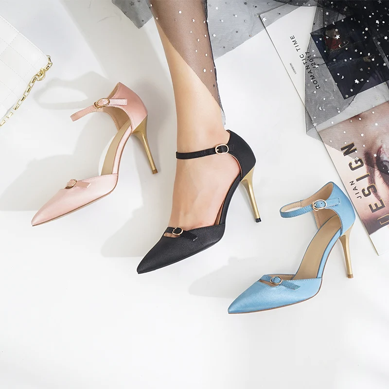 19 summer new girl high heels Pointed high heel Fine heel Satin with hollow sandals Fairy style shoes pumps
19 summer new girl high heels Pointed high heel Fine heel Satin with hollow sandals Fairy style shoes pumps