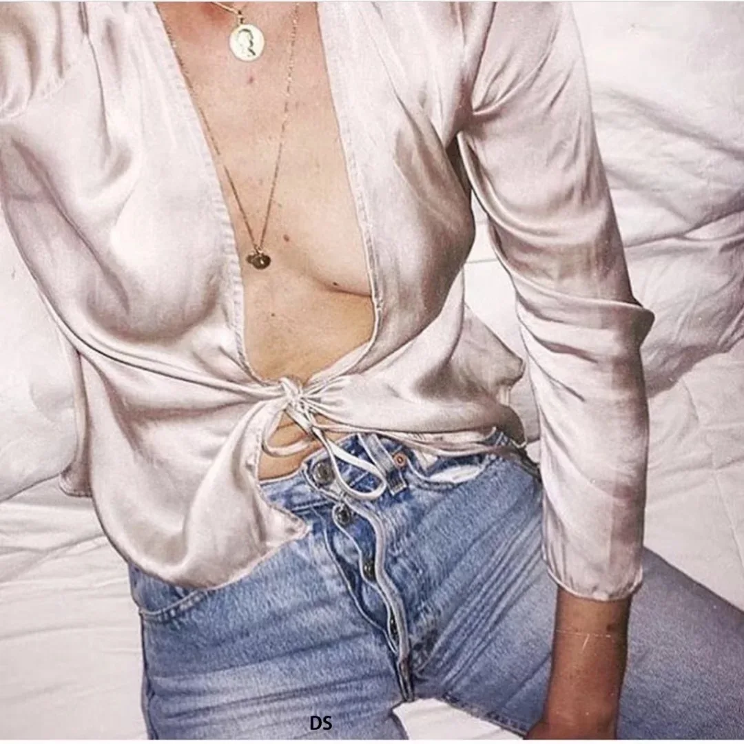 Casual Satin Lace Up Shirt Deep V-Neck Loose Poplin Cardigan Women's Long-sleeved Faux Silk Blouses Spliced Tops
Casual Satin Lace Up Shirt Deep V-Neck Loose Poplin Cardigan Women's Long-sleeved Faux Silk Blouses Spliced Tops