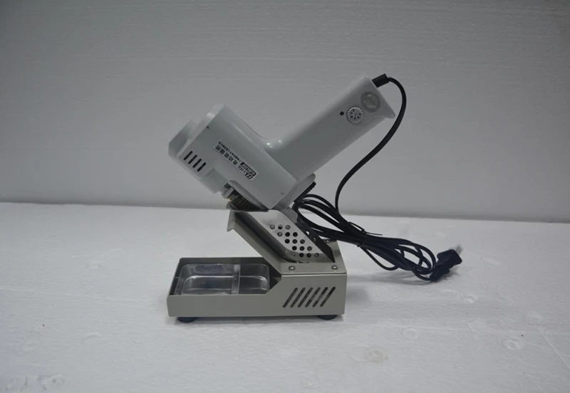 Electric Vacuum Desoldering Pump Solder Sucker Gun 110V/220V 90W De-solder Gun Electric Soldering Irons S-993A
Electric Vacuum Desoldering Pump Solder Sucker Gun 110V/220V 90W De-solder Gun Electric Soldering Irons S-993A