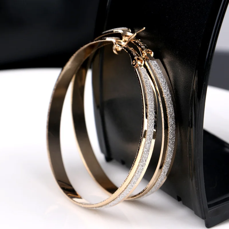 Fashion big Circle pierced Earrings matte chic ear hoops hoop for women party brincos gift
Fashion big Circle pierced Earrings matte chic ear hoops hoop for women party brincos gift