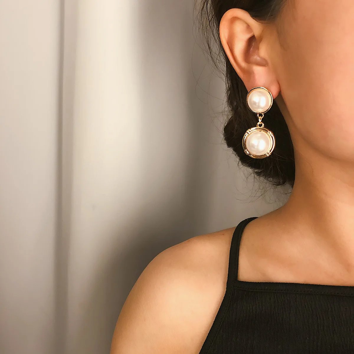 2019 Romantic Women Wedding Party Jewelry 2 Style Gold Color Round Pearls Earrings For Women Elegant Geometric Earrings Jewelry
2019 Romantic Women Wedding Party Jewelry 2 Style Gold Color Round Pearls Earrings For Women Elegant Geometric Earrings Jewelry