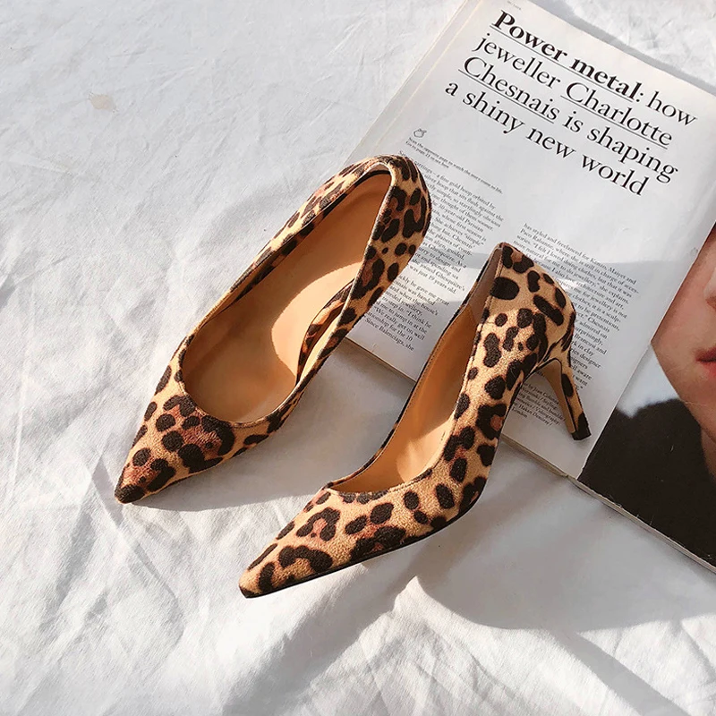 Boussac 8cm Heel Leopard Print High Heels Women Sexy Pointed Toe Women Pumps Stiletto Elegant Med Heel Ladies Shoes SWB0155
Boussac 8cm Heel Leopard Print High Heels Women Sexy Pointed Toe Women Pumps Stiletto Elegant Med Heel Ladies Shoes SWB0155