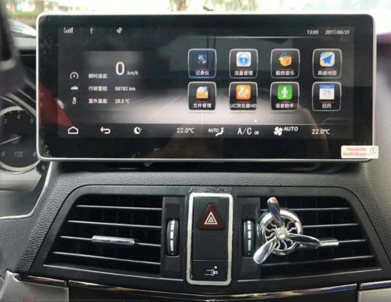 Mercedes monitor