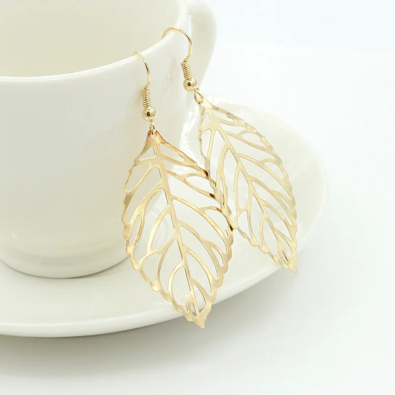 Fashion Geometric Metal Hollow Leaves Long Earrings For Women Exaggerated Tassel Earrings Wild Jewelry
Fashion Geometric Metal Hollow Leaves Long Earrings For Women Exaggerated Tassel Earrings Wild Jewelry