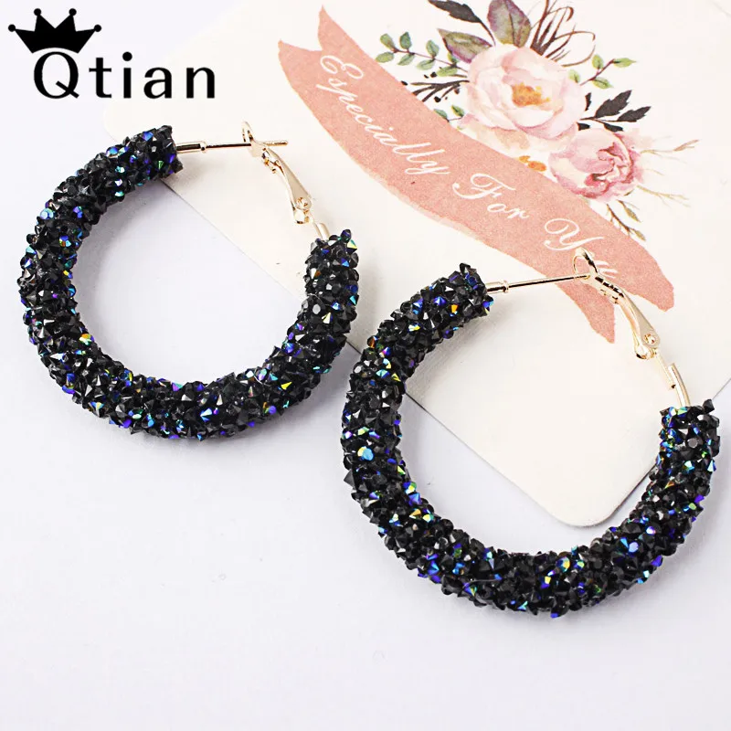 Qtian Fashion Brand New Design Charm Round Shiny Rhinestone Big Hoop Earrings for Women Simple Geometric Austrian Crystal 
Qtian Fashion Brand New Design Charm Round Shiny Rhinestone Big Hoop Earrings for Women Simple Geometric Austrian Crystal