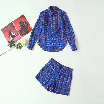 Autumn 2019 new European and American women's wear Star print shirt with long sleeves shorts Fashionable blue suit
Autumn 2019 new European and American women's wear Star print shirt with long sleeves shorts Fashionable blue suit