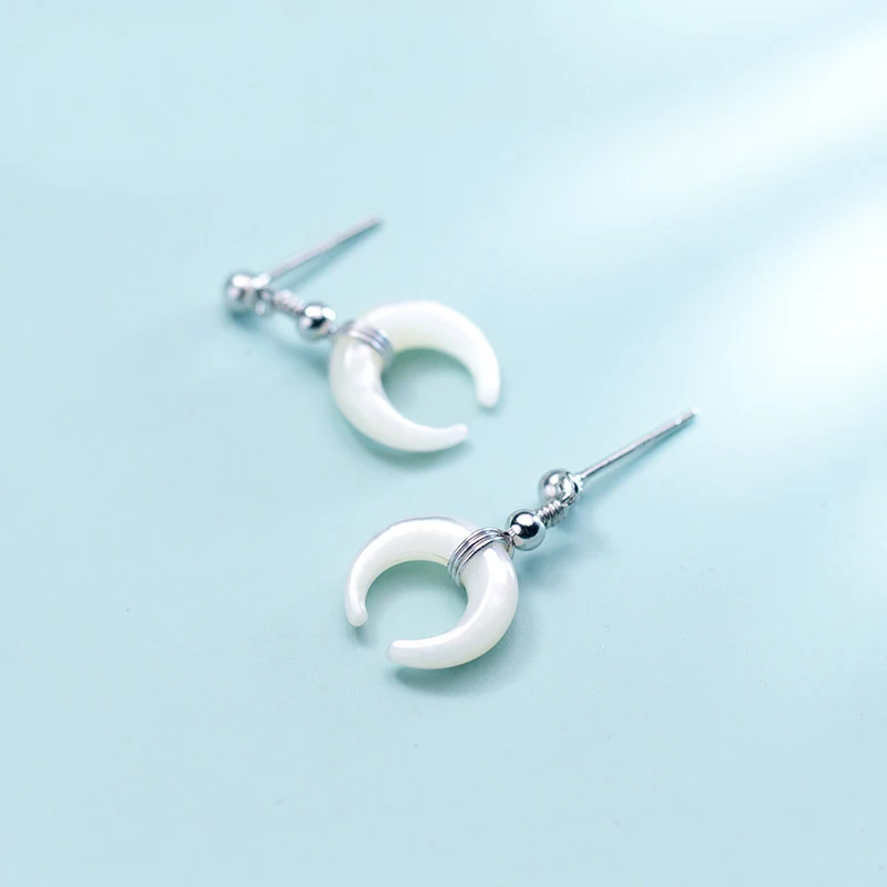 MloveAcc Fashion 925 Sterling Silver Lovely Crescent Moon Drop Earrings Delicate Shell Horn Dangle Earrings for Women 
MloveAcc Fashion 925 Sterling Silver Lovely Crescent Moon Drop Earrings Delicate Shell Horn Dangle Earrings for Women