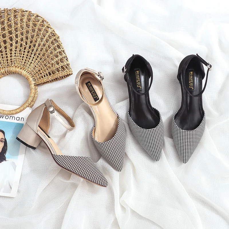 2019 Summer New Houndstooth Shoes Woman Plus Size Cotton Cloth Square High Heel Party Wedding Square Heels Pointed Toe Sandals
2019 Summer New Houndstooth Shoes Woman Plus Size Cotton Cloth Square High Heel Party Wedding Square Heels Pointed Toe Sandals