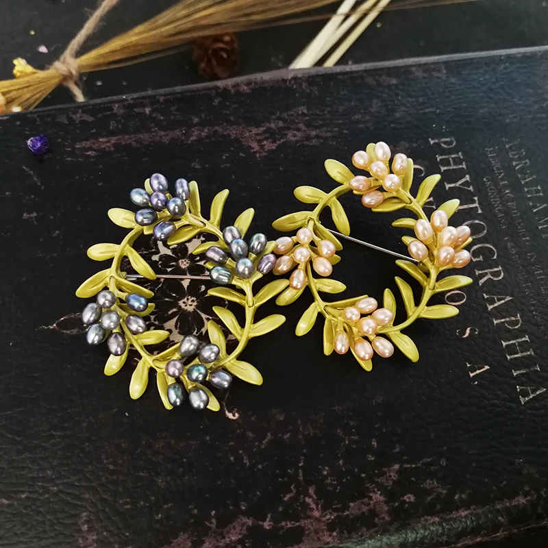 Vanssey Vintage Fashion Flower Branch Leaf Natural Freshwater Pearl Green Oval Brooch Wedding Accessories for Women 2018 New
Vanssey Vintage Fashion Flower Branch Leaf Natural Freshwater Pearl Green Oval Brooch Wedding Accessories for Women 2018 New