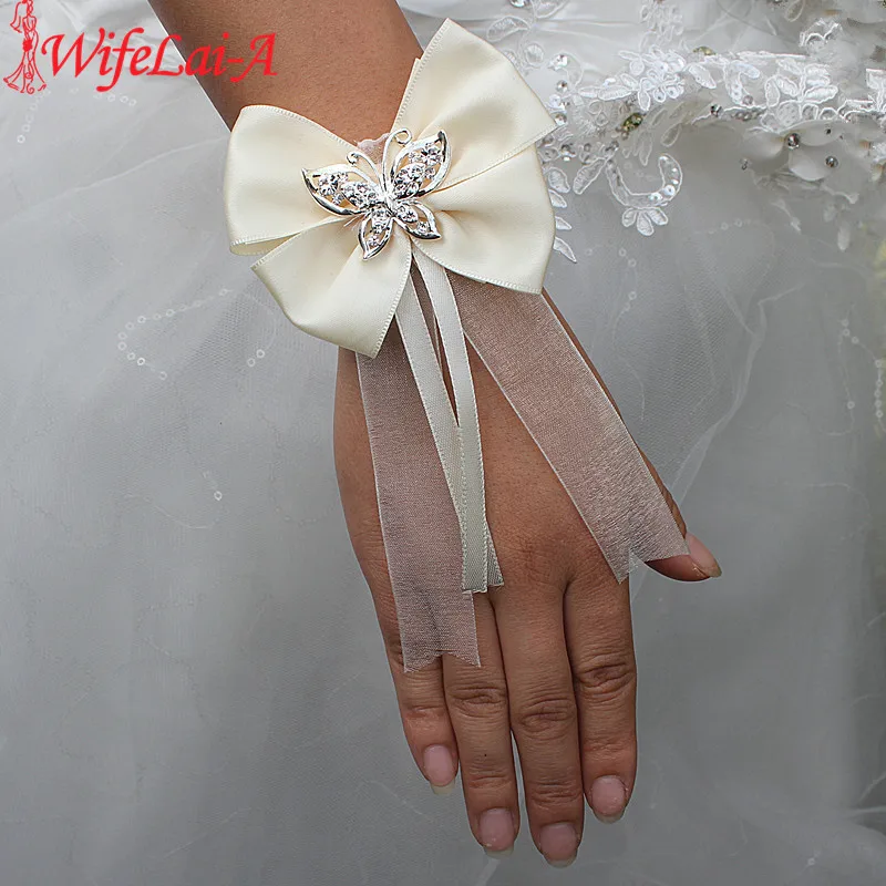 Wifelai-a New Design 2pcs/lot Ivory Silk Bow Tie Butterfly Crystal Wrist Flowers Bride Ribbon Wedding Corsage Hand Flowers
Wifelai-a New Design 2pcs/lot Ivory Silk Bow Tie Butterfly Crystal Wrist Flowers Bride Ribbon Wedding Corsage Hand Flowers
