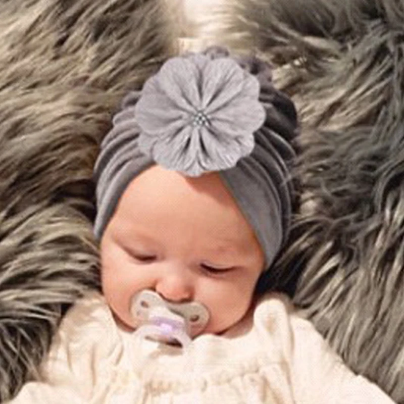Baby gold velvet match flower head cap Large flower style high quality soft child hat Pure color baby Indian hat
Baby gold velvet match flower head cap Large flower style high quality soft child hat Pure color baby Indian hat