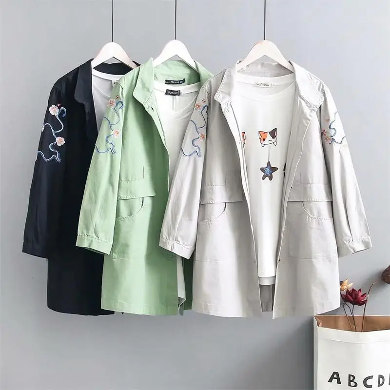 Plus size women black & light green & light gray Embroidered cotton trench coat 2018 autumn ladies outwear trench coat female
Plus size women black & light green & light gray Embroidered cotton trench coat 2018 autumn ladies outwear trench coat female