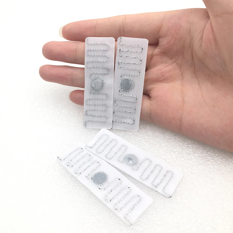 Non-woven laundry label Laundromat RFID tags UHF passive tags High-temperature labels
Non-woven laundry label Laundromat RFID tags UHF passive tags High-temperature labels