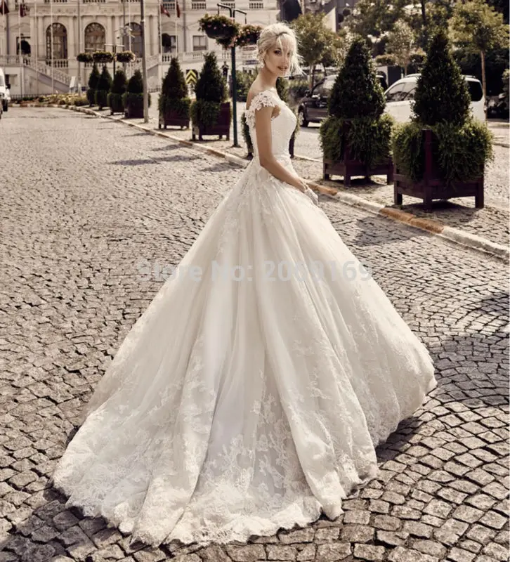 New Arrival Vestido De Noiva Luxury Lace Wedding Dresses 2020 Beading Ball Gown Romantic Bridal Gown
New Arrival Vestido De Noiva Luxury Lace Wedding Dresses 2020 Beading Ball Gown Romantic Bridal Gown