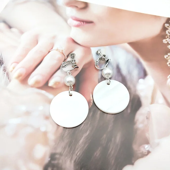 Korean Temperament Simple Shell Pearl Earrings Round Ear Clips Without Piercing Earring No Ear Hole Ear Cuff
Korean Temperament Simple Shell Pearl Earrings Round Ear Clips Without Piercing Earring No Ear Hole Ear Cuff