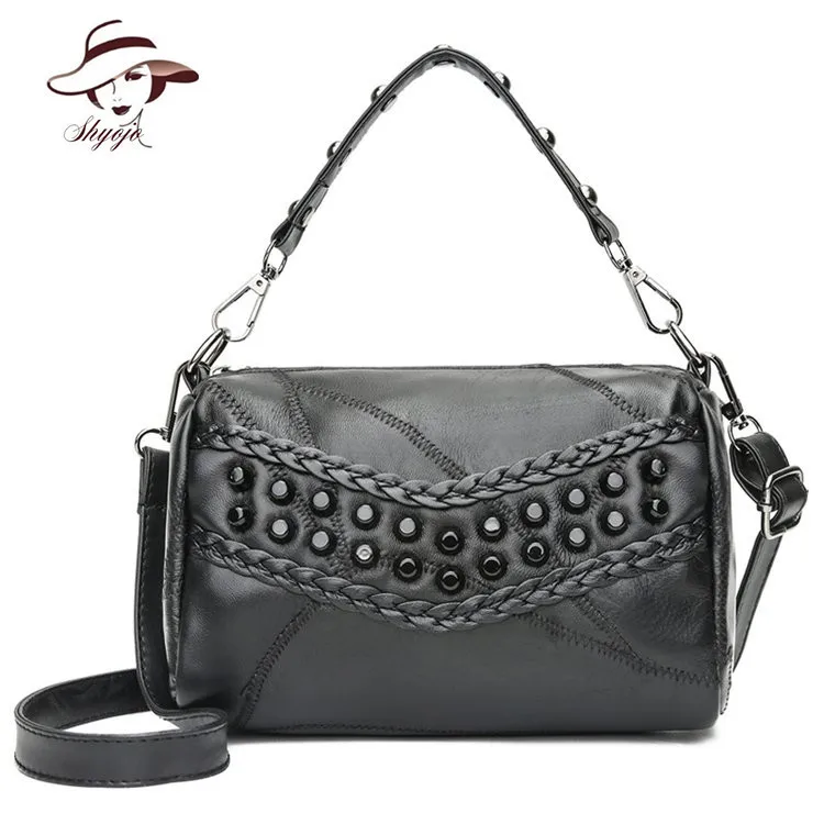 2018 Luxury Genuine Leather Women Bag Sheepskin Messenger Bags Handbags Famous Brands Designer Female Black Rivet Shoulder Bag
2018 Luxury Genuine Leather Women Bag Sheepskin Messenger Bags Handbags Famous Brands Designer Female Black Rivet Shoulder Bag