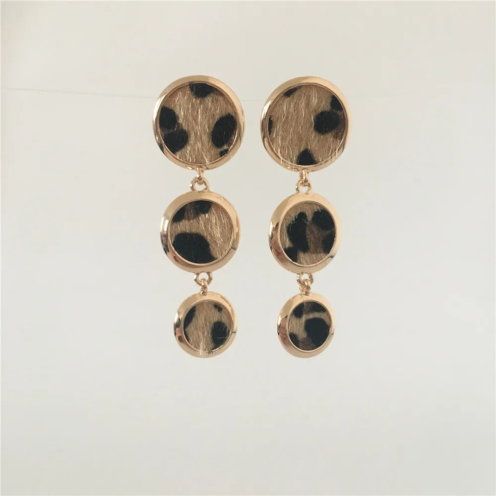 GIRLY GOLD COLOR PLATING LEOPARD PRINT ROUND DISC LINKED DROP EARRING FOR WOMEN GIRL
GIRLY GOLD COLOR PLATING LEOPARD PRINT ROUND DISC LINKED DROP EARRING FOR WOMEN GIRL