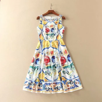 HIGH QUALITY Newest 2020 Designer Runway Dress Women's Sleeveless Retro Blue White Floral Printed Back Buttons Tank Dress
HIGH QUALITY Newest 2020 Designer Runway Dress Women's Sleeveless Retro Blue White Floral Printed Back Buttons Tank Dress
