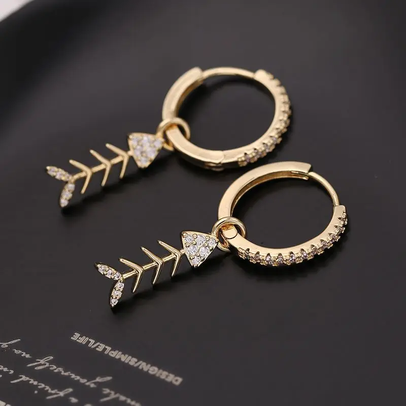 SWOUR New Fashion Jewelry Gold Color Zirconia Fish Bone Small Circle Round Pearl Huggie Hoop Earrings Femme Bijoux S493
SWOUR New Fashion Jewelry Gold Color Zirconia Fish Bone Small Circle Round Pearl Huggie Hoop Earrings Femme Bijoux S493