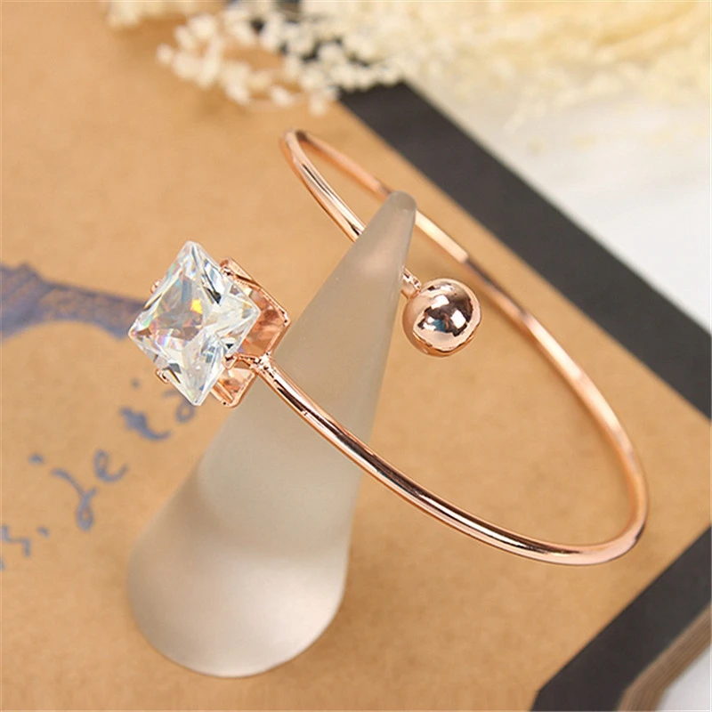 SHUANGR Simple open bracelet fashion zircon bracelet quality gift Flashing zircon bracelet shiny Geometric Bracelet
SHUANGR Simple open bracelet fashion zircon bracelet quality gift Flashing zircon bracelet shiny Geometric Bracelet