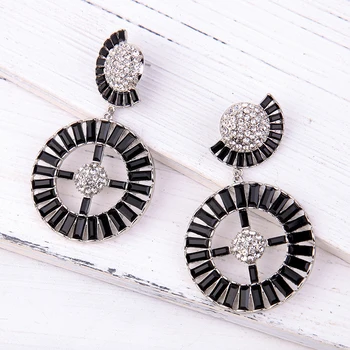 Modern Stylish Crystal Drop Earrings Black Resin Queen's Luxury Earrings Accessory Wholesale Jewelry
Modern Stylish Crystal Drop Earrings Black Resin Queen's Luxury Earrings Accessory Wholesale Jewelry